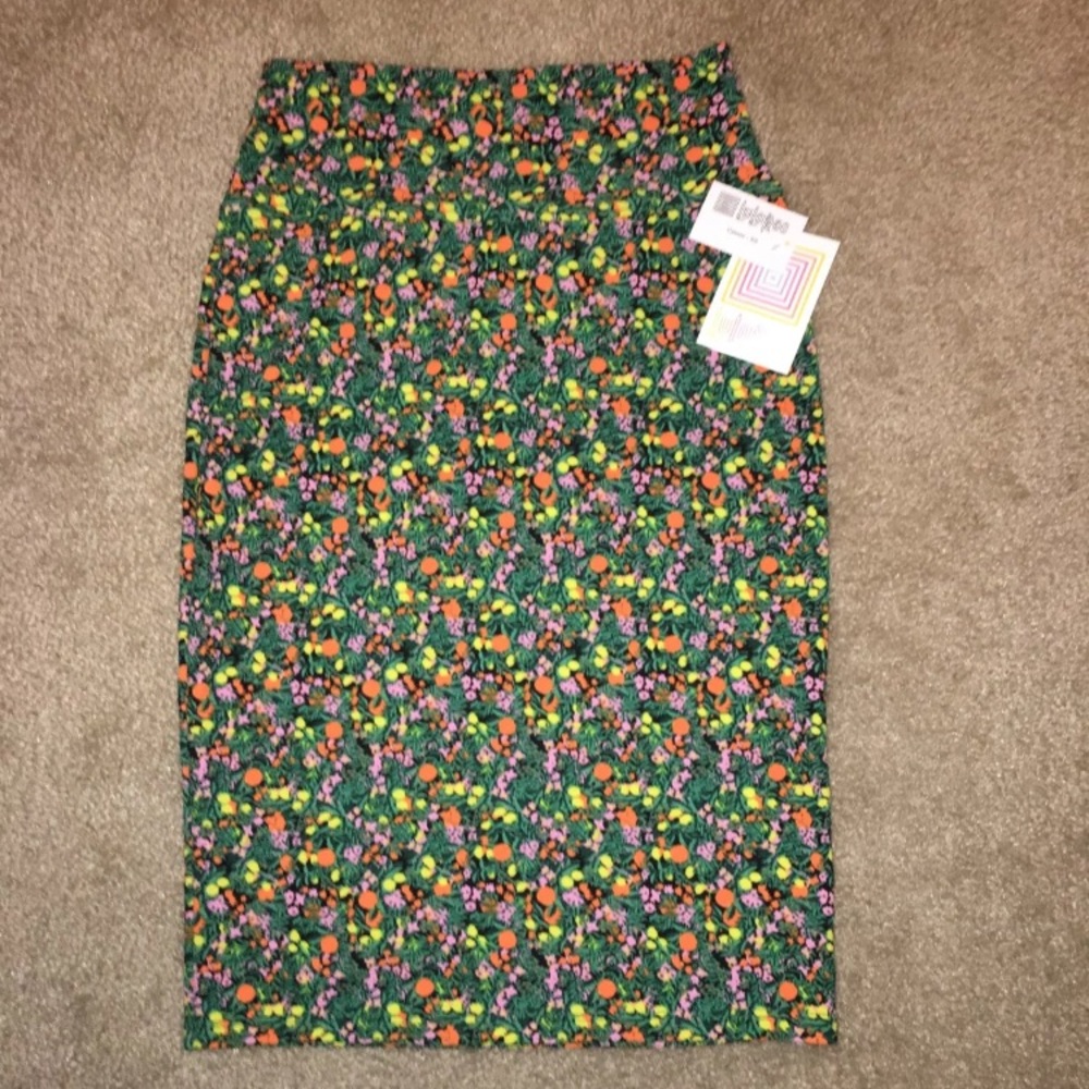 ❤️ Sale buy 2 get 1 free BNWT Lularoe Cassie XS